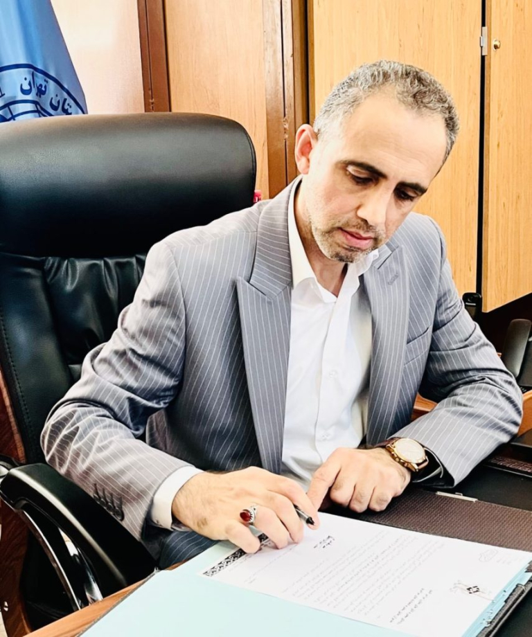 علی رضا دوست در بازدید از اتحادیه سراسری تعاونی های مسکن کارگران ایران تأکید کرد : حل مسکن کارگری عبادت است.